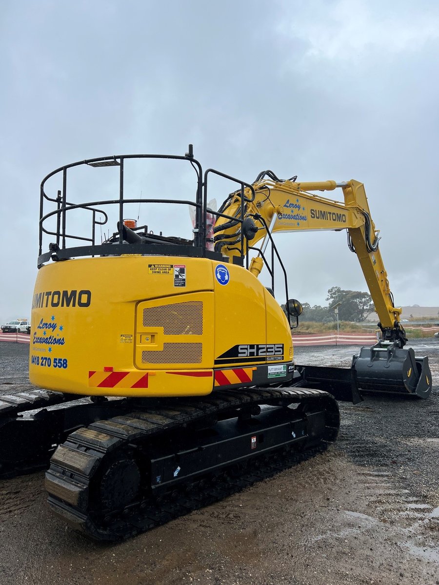23 tonne Sumitomo excavator