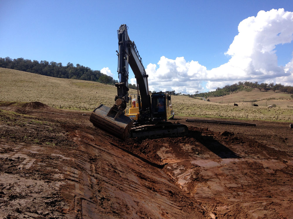 25 tonne tilting-head excavator equipped with GPS machine control